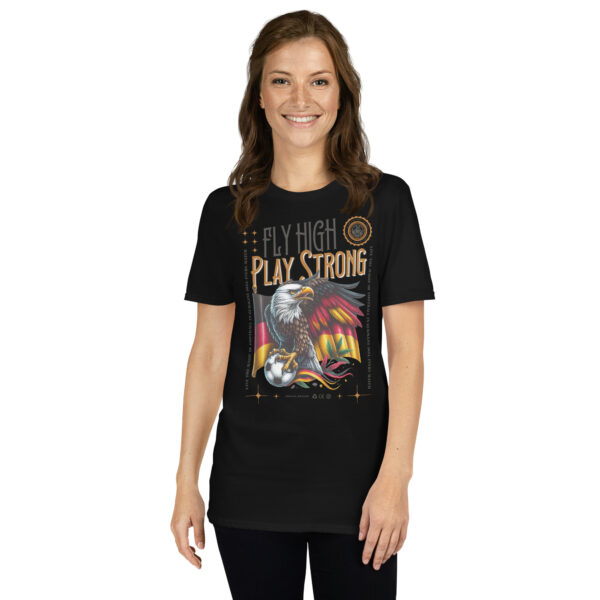 „Fly High, Play Strong“ – Unisex Fußball T-Shirt im Deutschland-Design – Bild 2