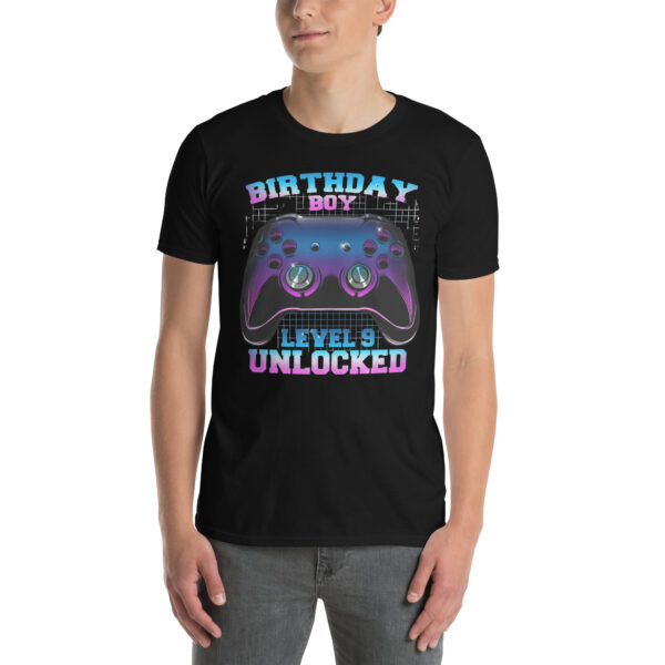„Birthday Boy Level 9 Unlocked“ – Lustiges Unisex T-Shirt für Gamer-Kinder