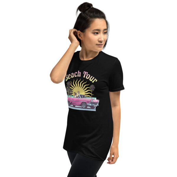 „Beach Tour“ – Lustiges Retro T-Shirt mit Hund im Cabrio (Unisex) – Bild 4