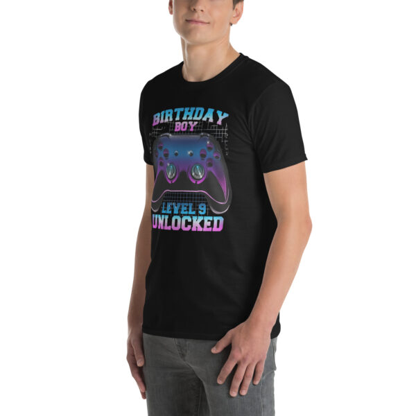 „Birthday Boy Level 9 Unlocked“ – Lustiges Unisex T-Shirt für Gamer-Kinder – Bild 6