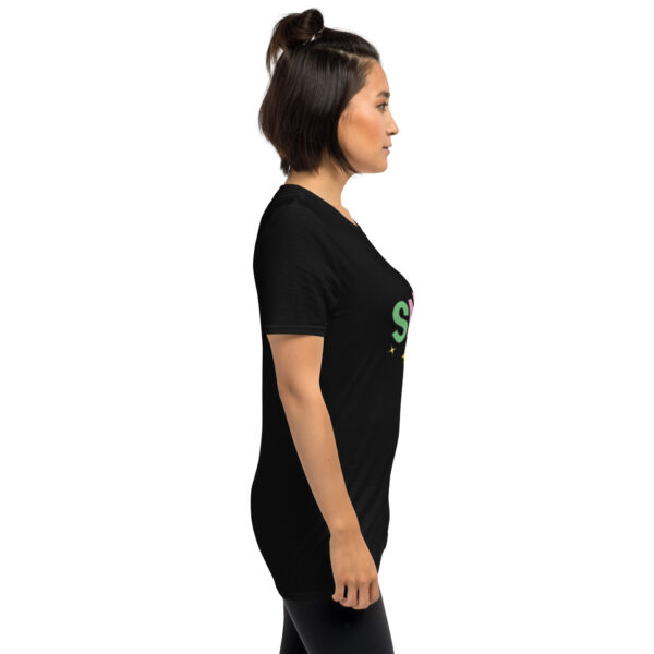 „Snack Bitch“ – Freches Statement Unisex-Shirt für Food Queens – Bild 7