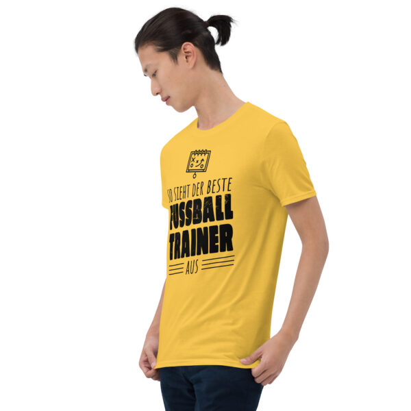 „So sieht der beste Fußballvater aus“ – Unisex T-Shirt für Fußball-Dads – Bild 24
