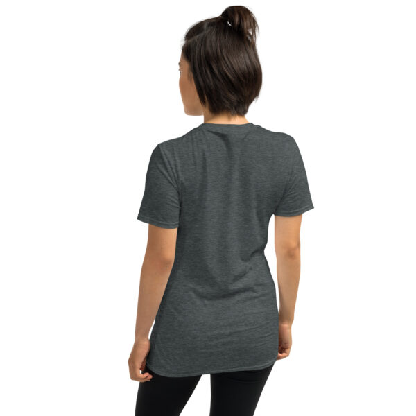 „Snack Bitch“ – Freches Statement Unisex-Shirt für Food Queens – Bild 23
