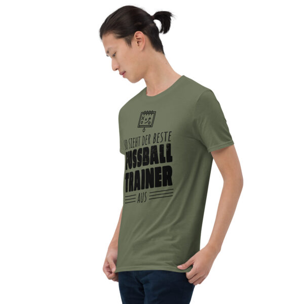 „So sieht der beste Fußballvater aus“ – Unisex T-Shirt für Fußball-Dads – Bild 11