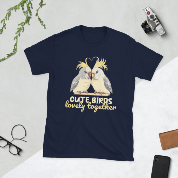 „Süße Nymphensittiche“ – Unisex T-Shirt mit liebevollem Vogel-Design – Bild 2