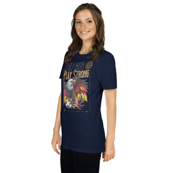 „Fly High, Play Strong“ – Unisex Fußball T-Shirt im Deutschland-Design – Bild 10