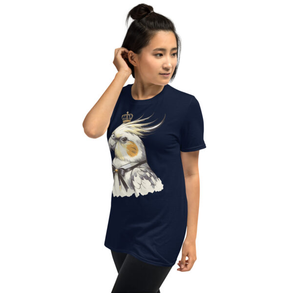 „Majestätischer Nymphensittich“ – Unisex T-Shirt für Vogel-Fans & Haustierfreunde – Bild 8