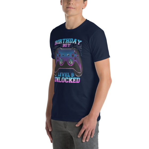 „Birthday Boy Level 9 Unlocked“ – Lustiges Unisex T-Shirt für Gamer-Kinder – Bild 12