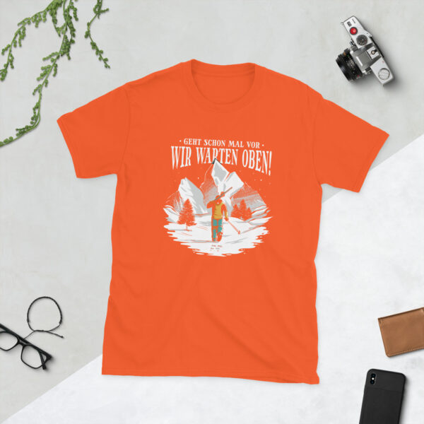 „Geht schon mal vor – Wir waren oben!“ – Lustiges Skifahrer Unisex-Shirt – Bild 11