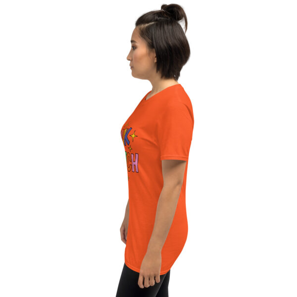 „Snack Bitch“ – Freches Statement Unisex-Shirt für Food Queens – Bild 35