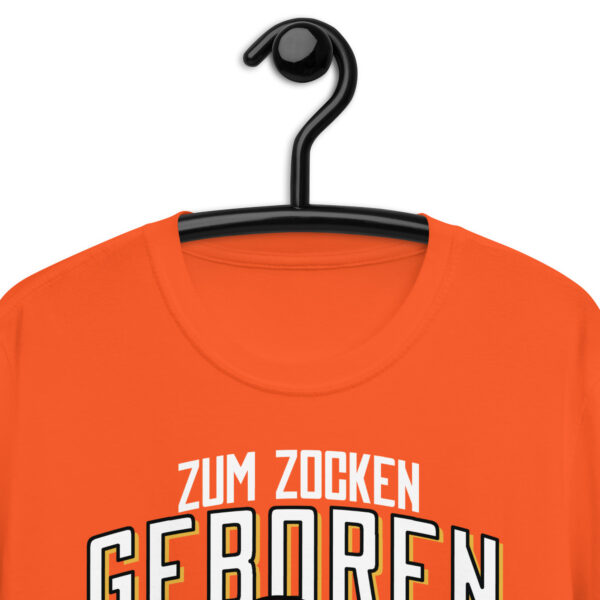 „Zum Zocken geboren“ – Lustiges Unisex T-Shirt für Gamer, Nerds & Schüler – Bild 12