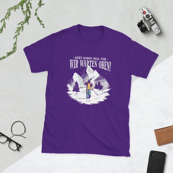 „Geht schon mal vor – Wir waren oben!“ – Lustiges Skifahrer Unisex-Shirt