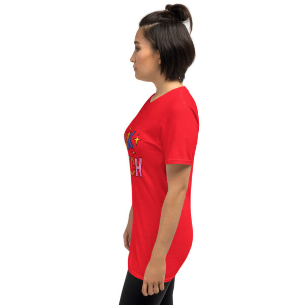 „Snack Bitch“ – Freches Statement Unisex-Shirt für Food Queens – Bild 30