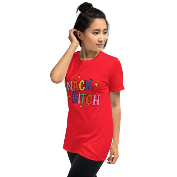 „Snack Bitch“ – Freches Statement Unisex-Shirt für Food Queens – Bild 28