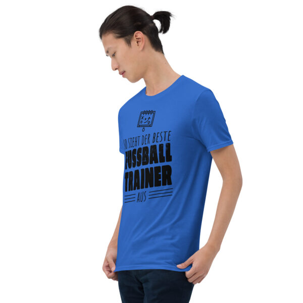 „So sieht der beste Fußballvater aus“ – Unisex T-Shirt für Fußball-Dads – Bild 5