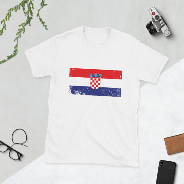 „Kroatien Flagge Vintage“ – Unisex T-Shirt im Retro-Fanstyle