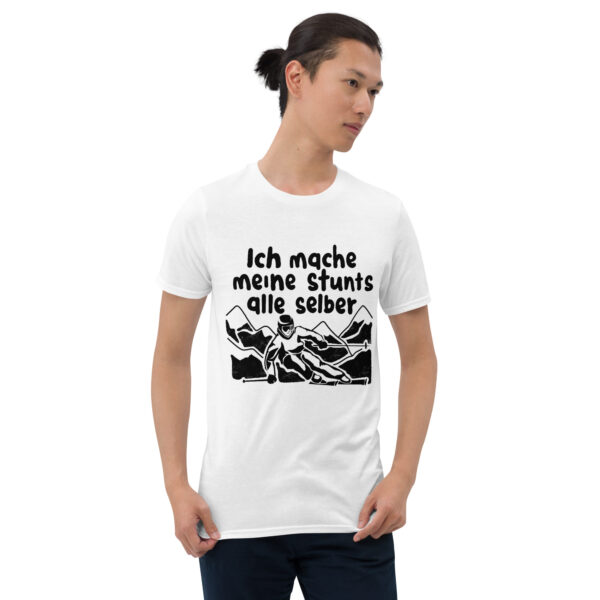 „Ski-Stunts im Pulverschnee“ – Freestyle Skifahrer Unisex-Shirt – Bild 5