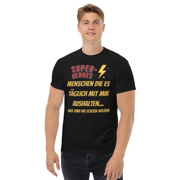„Superhelden des Alltags“ – Unisex T-Shirt für stille Helden mit Humor – Bild 4