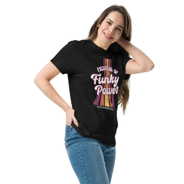 „Fistful of Funky Power“ – Retro Funk T-Shirt mit Pitbull-Design (Unisex) – Bild 3