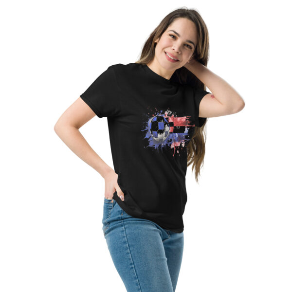 „Kroatien Fußball Splash“ – Unisex T-Shirt mit dynamischem Farben-Design – Bild 3