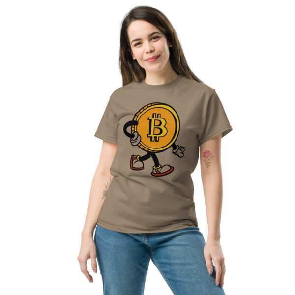 „Bitcoin Walker“ – Unisex T-Shirt mit lustigem Krypto-Motiv für Bitcoin-Fans – Bild 10