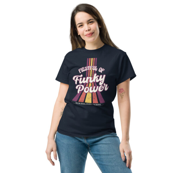„Fistful of Funky Power“ – Retro Funk T-Shirt mit Pitbull-Design (Unisex)