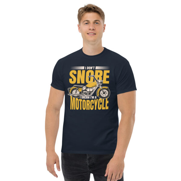„I Don’t Snore – I Dream I’m a Motorcycle“ – Lustiges Biker T-Shirt für Motorrad-Fans (Unisex)