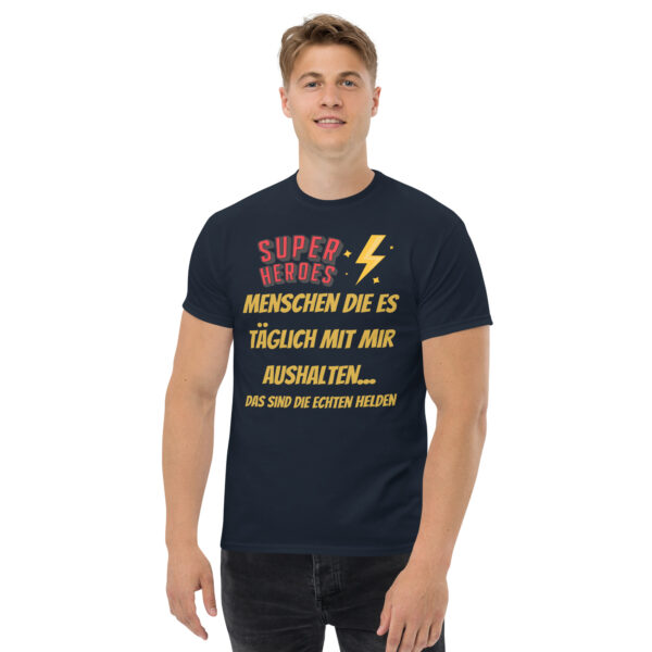 „Superhelden des Alltags“ – Unisex T-Shirt für stille Helden mit Humor – Bild 6
