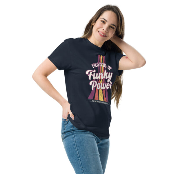 „Fistful of Funky Power“ – Retro Funk T-Shirt mit Pitbull-Design (Unisex) – Bild 5