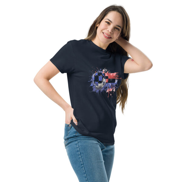 „Kroatien Fußball Splash“ – Unisex T-Shirt mit dynamischem Farben-Design – Bild 6