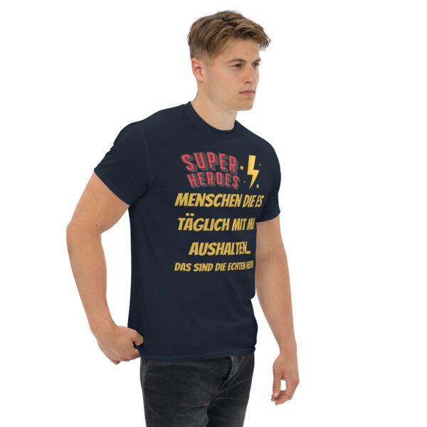 „Superhelden des Alltags“ – Unisex T-Shirt für stille Helden mit Humor – Bild 7
