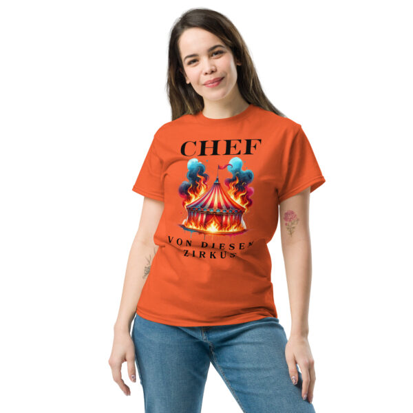 „Chef vom Zirkus“ – Lustiges Unisex T-Shirt für Chaos-Manager & Spaßvögel