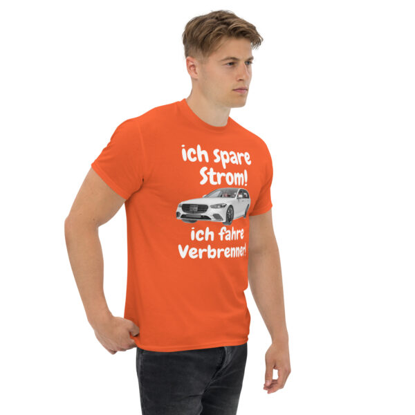 „Ich spare Strom – Ich fahre Verbrenner“ – Lustiges Unisex T-Shirt (helles Design) – Bild 30