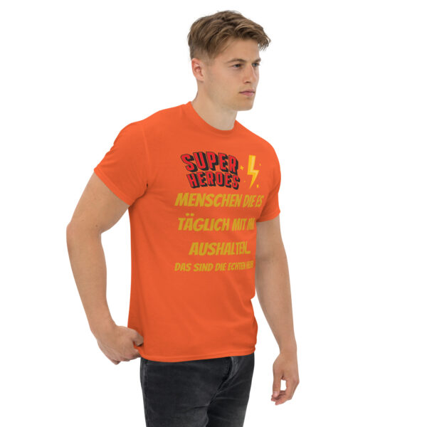 „Superhelden des Alltags“ – Unisex T-Shirt für stille Helden mit Humor – Bild 10