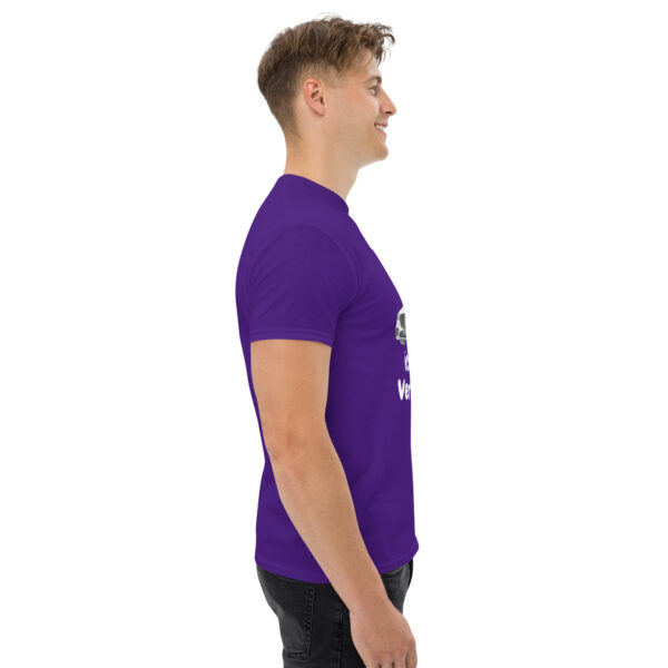 „Ich spare Strom – Ich fahre Verbrenner“ – Lustiges Unisex T-Shirt (helles Design) – Bild 17