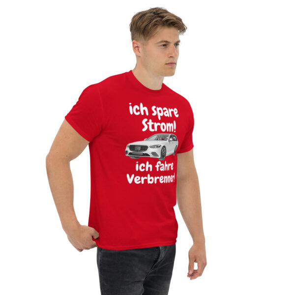 „Ich spare Strom – Ich fahre Verbrenner“ – Lustiges Unisex T-Shirt (helles Design) – Bild 24