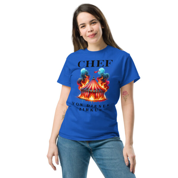 „Chef vom Zirkus“ – Lustiges Unisex T-Shirt für Chaos-Manager & Spaßvögel – Bild 3