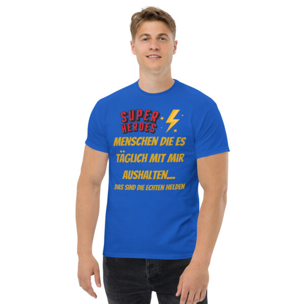 „Superhelden des Alltags“ – Unisex T-Shirt für stille Helden mit Humor